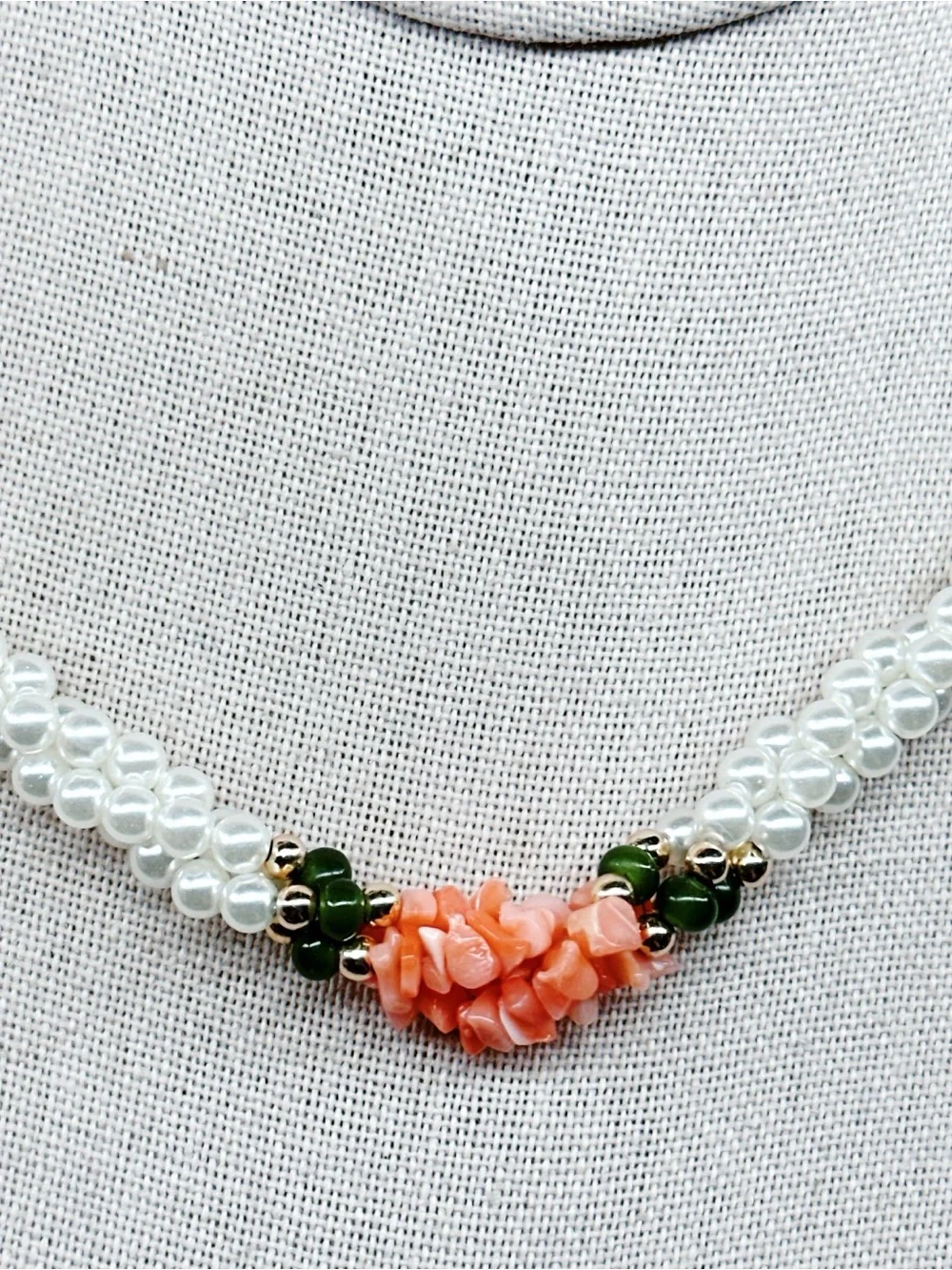 5360. Plastic Pearl Beaded Necklace with Bead Accents